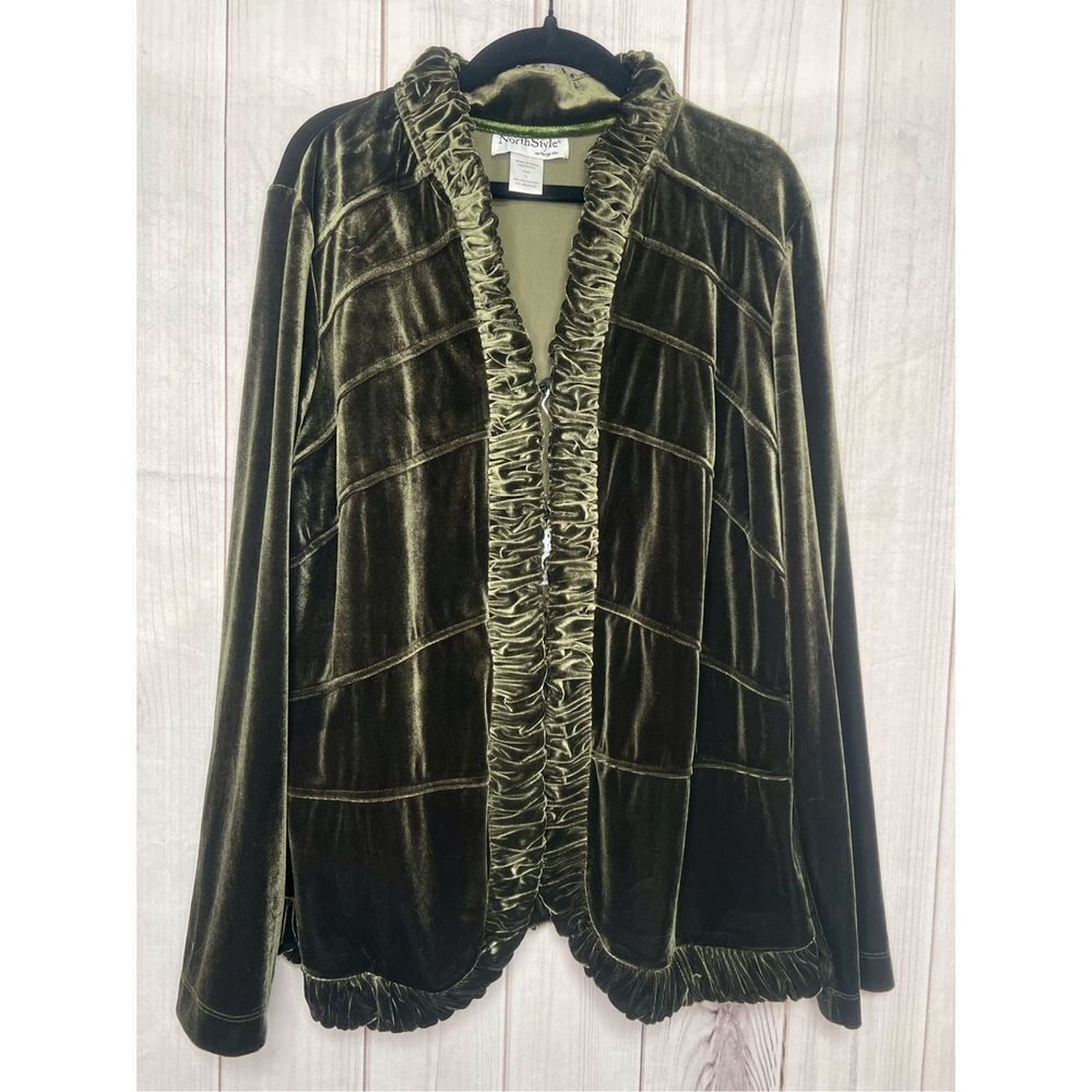 North Style green velvet jacket size Large